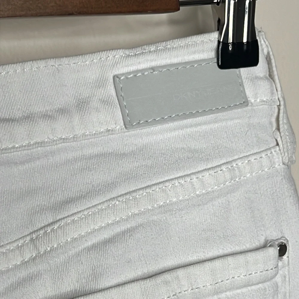 DKNY JEANS BLEECKER BOYFRIEND WHITE SHORTS SIZE 10P